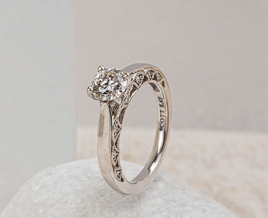 Dazzles Ring 08